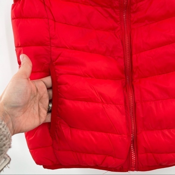 Forever 21 red light puffer vest NWT multiple sizes - Picture 4 of 5